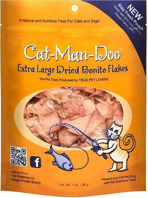 Golosinas para perros y gatos con hojuelas de bonito deshidratadas extra grandes de Cat-Man-Doo