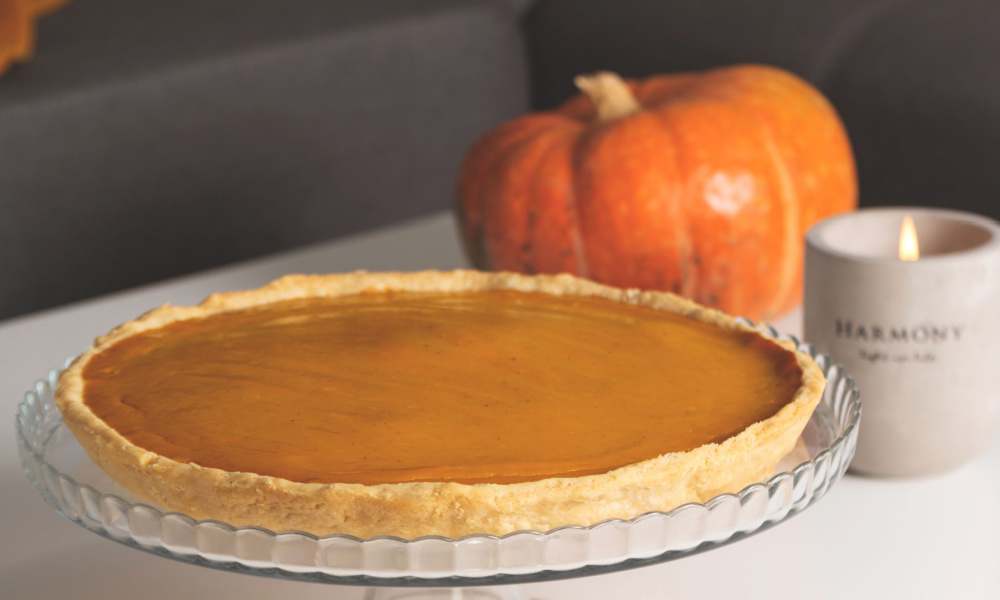 pastel de calabaza en la mesa