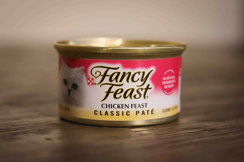 Comida enlatada para gatos Fancy Feast Classic Chicken Feast