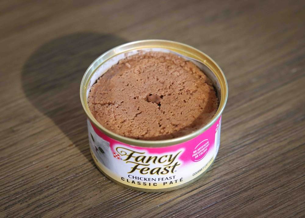 Comida enlatada para gatos Fancy Feast Classic Chicken Feast